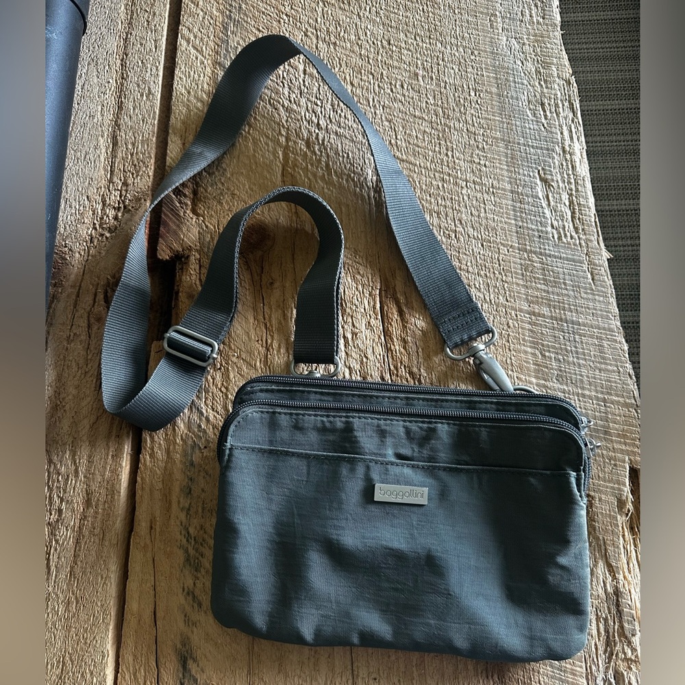 Baggallini Gray Nylon Zippered Crossbody Travel Bag Organizer